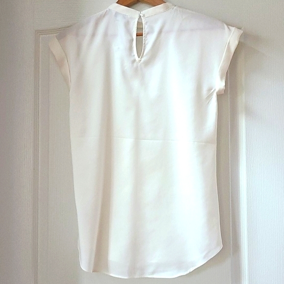 NWT Express Keyhole Blouse Size Small - Picture 2 of 4
